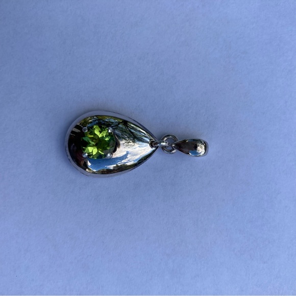 Sterling Silver Teardrop Pendant With Green Stone - Picture 5 of 7